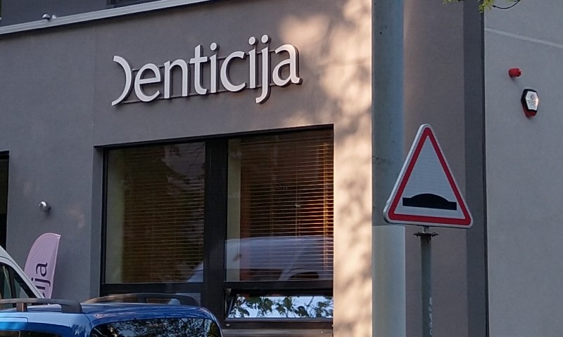 Denticija, Smėlio g. 20